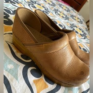 Light tan/brown danskos. A lot of life left in them!